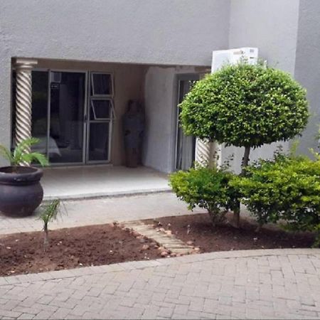 Toro Guest House Rustenburg Dış mekan fotoğraf