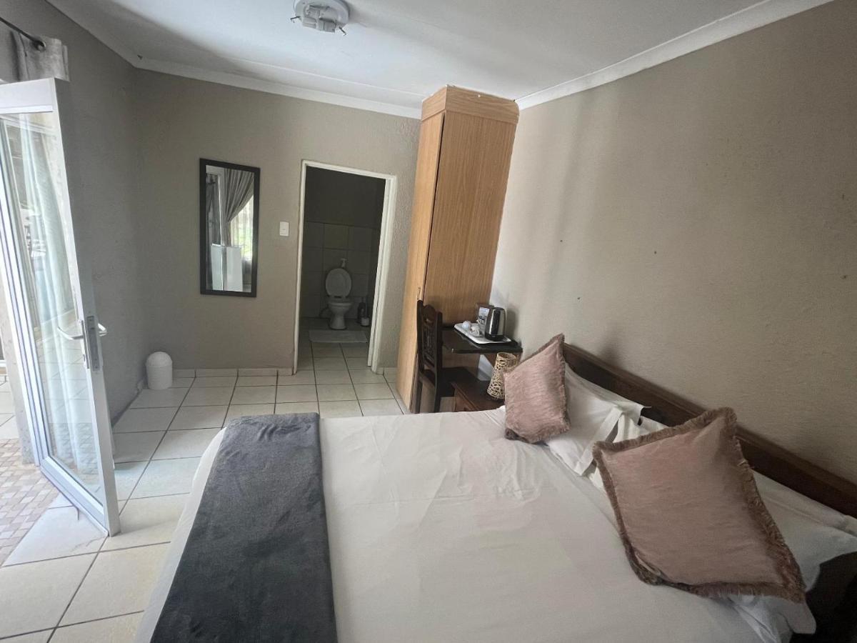 Toro Guest House Rustenburg Dış mekan fotoğraf